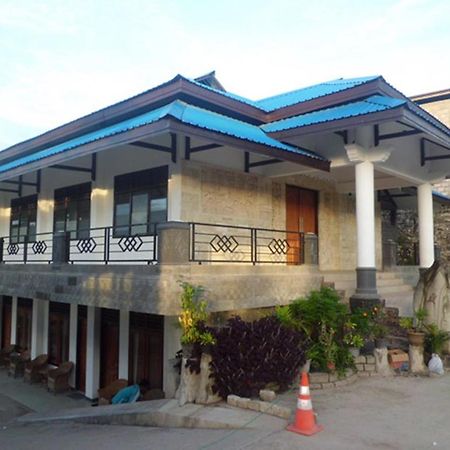 Hotel Sinar Tambolaka Waingapu Esterno foto