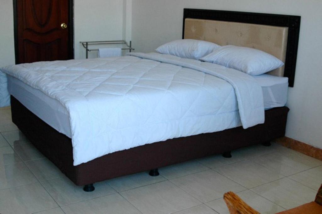 Hotel Sinar Tambolaka Waingapu Camera foto